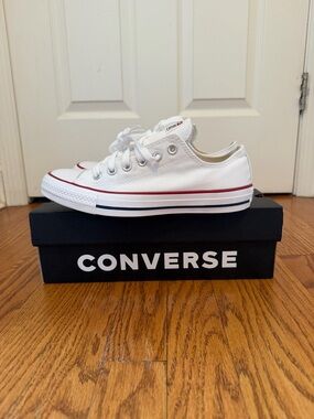 BRAND NEW IN BOX Women’s or Men’s Converse Sneakers